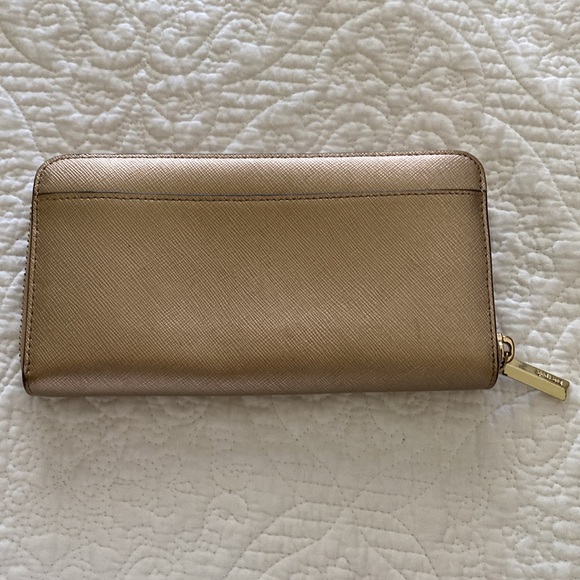 Kate Spade large gold metallic zip around wallet w/ cranberry and pink interior - Picture 3 of 16